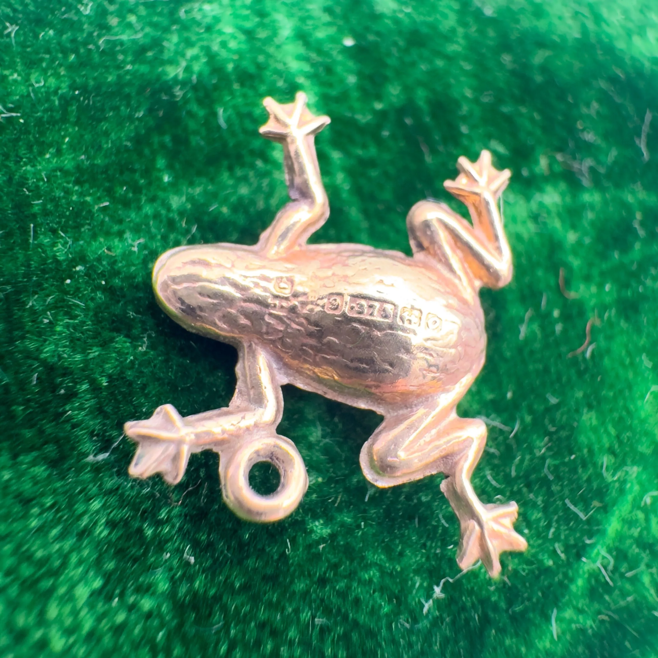 9ct Gold Frog Charm - Image 2
