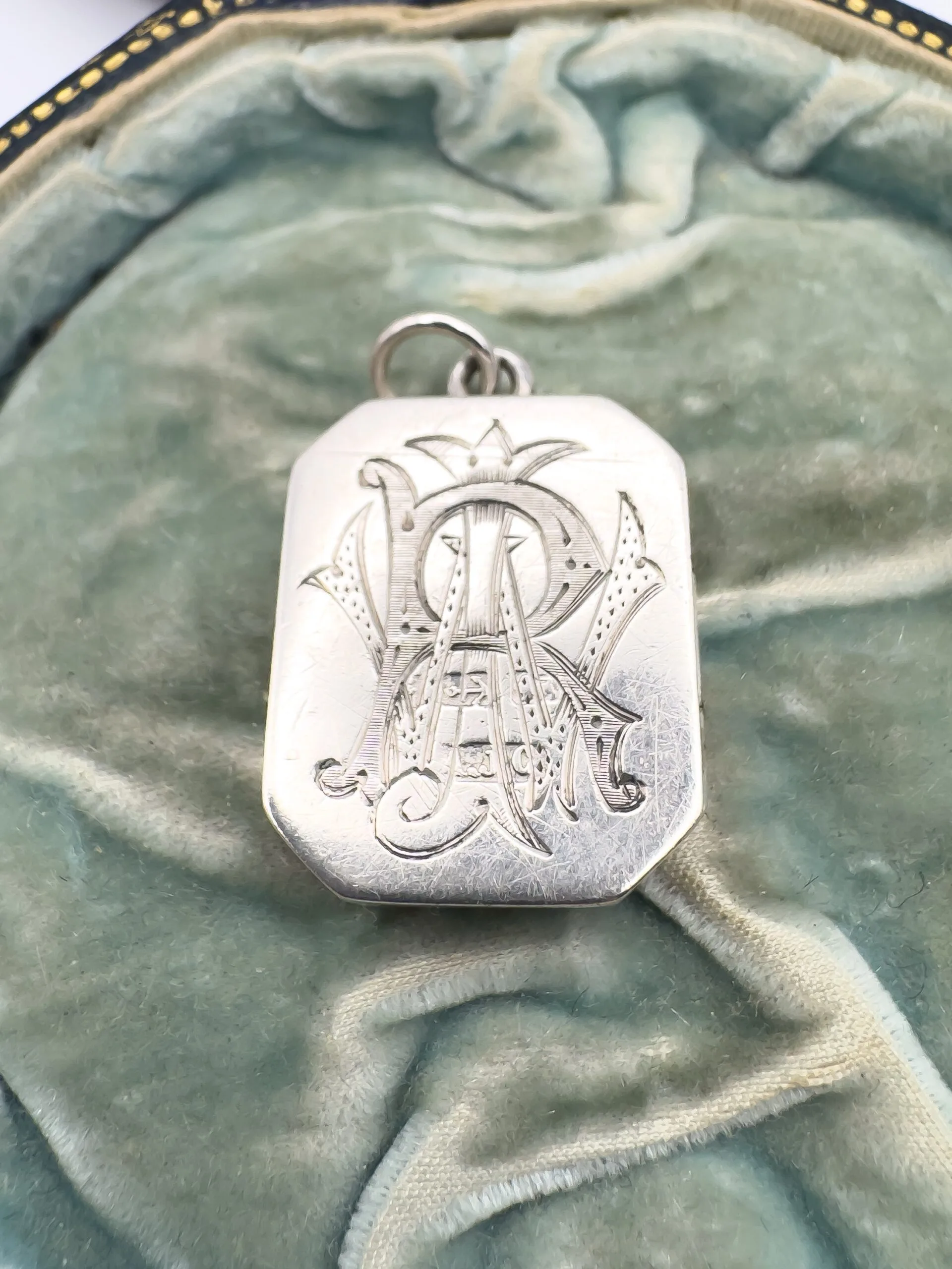 Victorian Silver Locket - Image 3