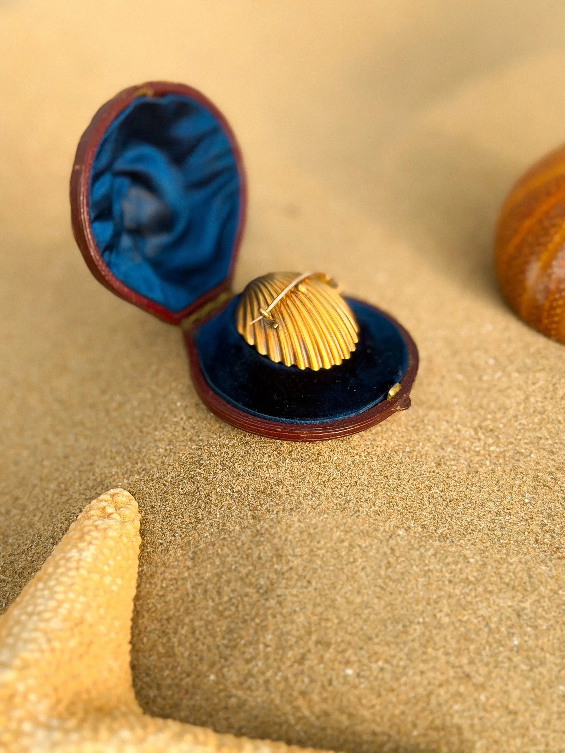18ct Gold Frog & Shell Brooch - Image 7